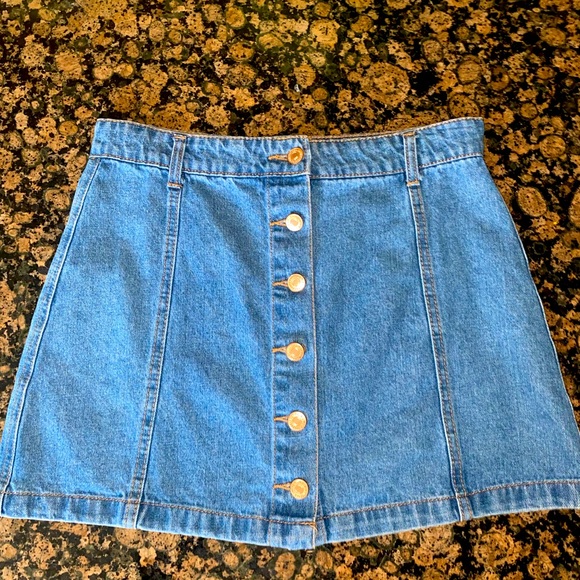 Forever 21 Mini Skirt- Never Worn - Picture 1 of 2